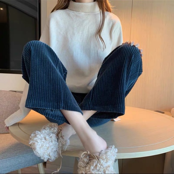 Corduroy wide leg pants with pockets - Picture 1 of 3